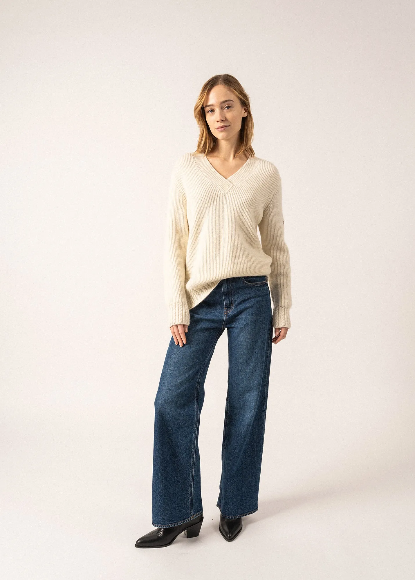 Gavarnie V-neck Jumper - in wool, with twisted details (BLANC D'HIVER)