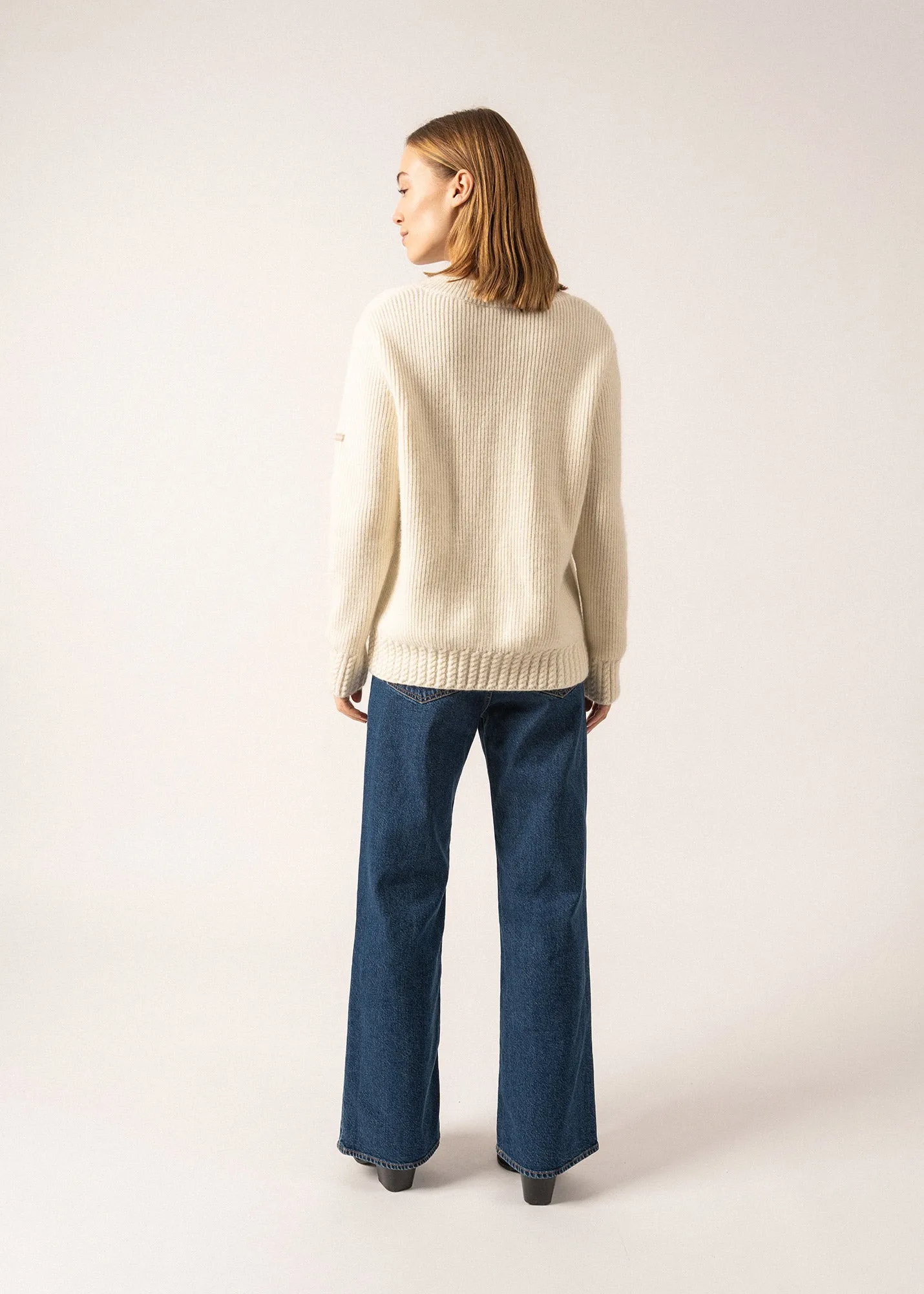 Gavarnie V-neck Jumper - in wool, with twisted details (BLANC D'HIVER)