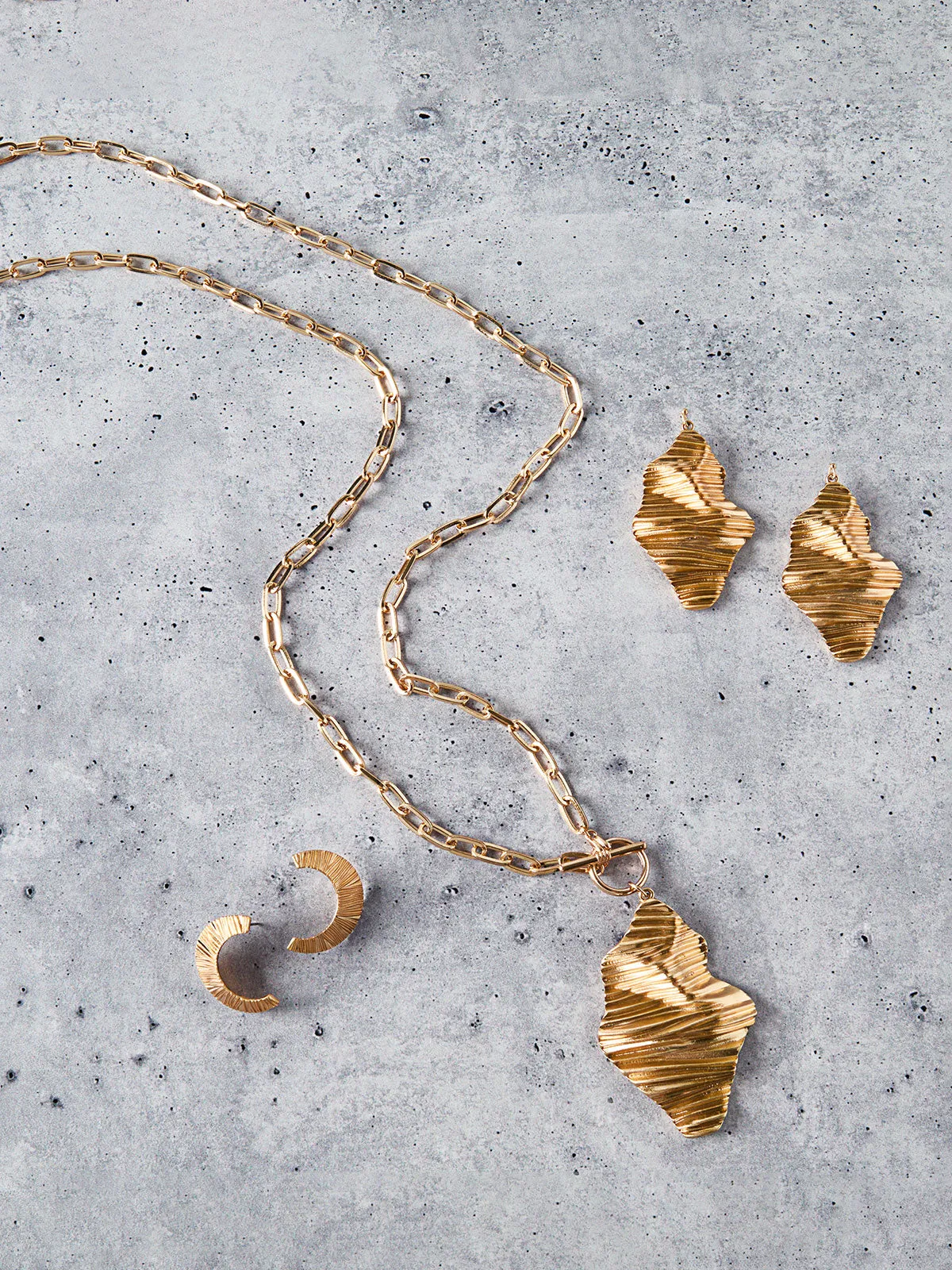 Ripple Textured Warm Gold Necklace